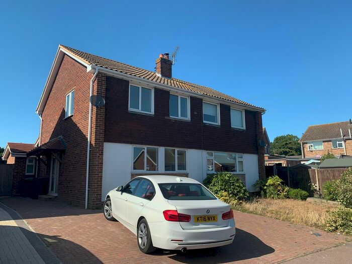 3 Bedroom Link Detached House To Rent In Cedar Road, Sturry, Canterbury, CT2