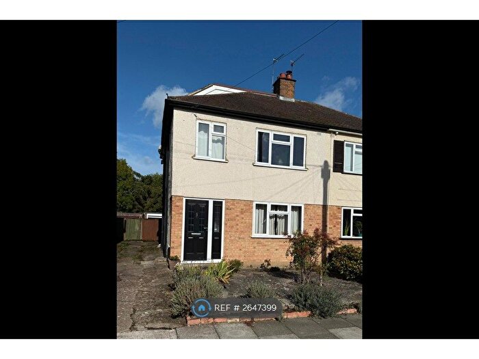 4 Bedroom Semi-Detached House To Rent In Lawrence Drive, Ickenham, Uxbridge, UB10