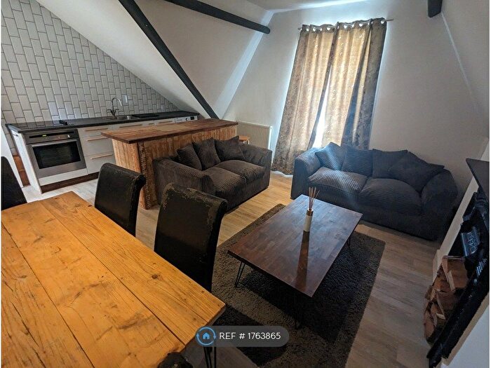 2 Bedroom Flat To Rent In York Road, Guildford, GU1