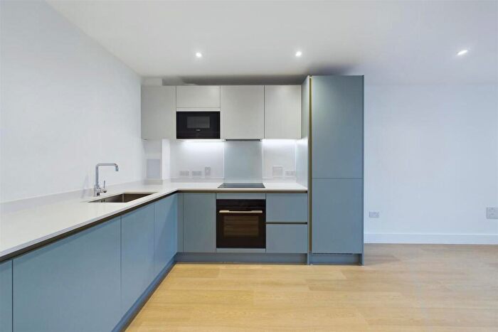 1 Bedroom Flat To Rent In Herne Hill Road, London, SE24
