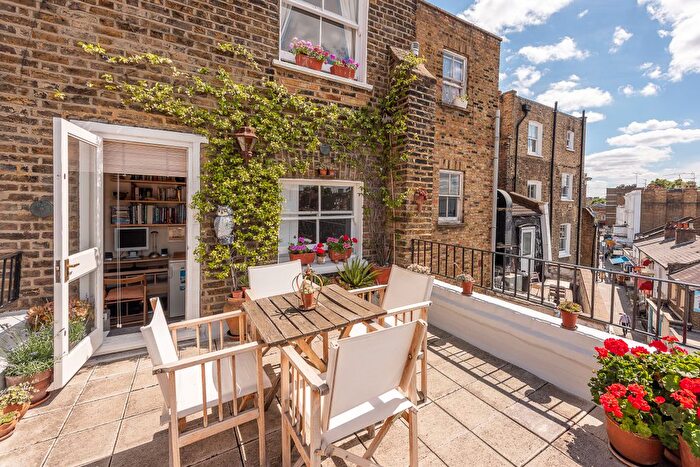 2 Bedroom Flat To Rent In Hogarth Road, London, SW5