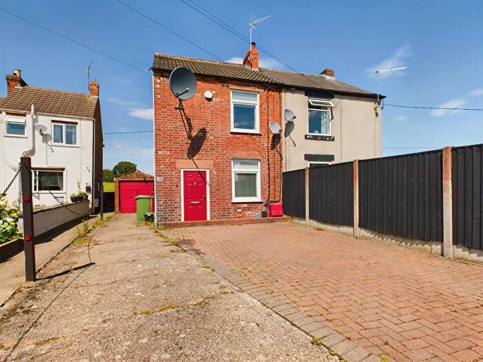 3 Bedroom Semi-Detached House To Rent In Birchwood Lane, DE55