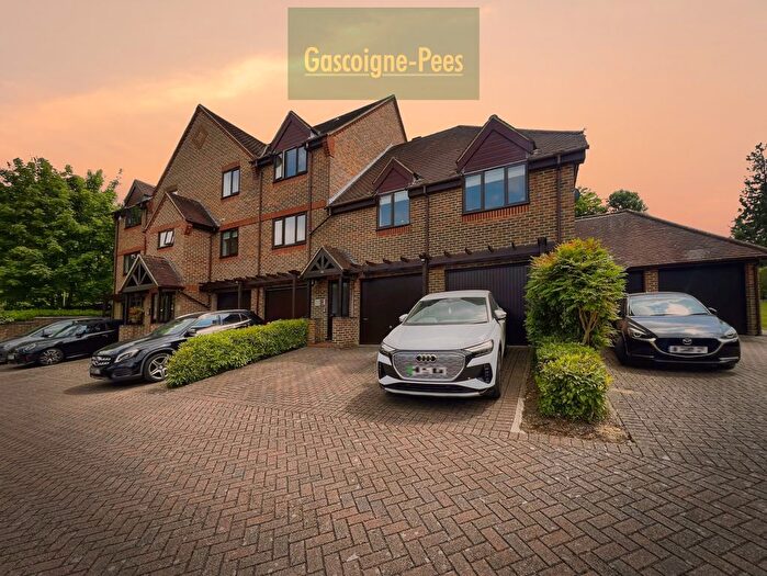 3 Bedroom Property To Rent In Albury Road, Guildford, GU1