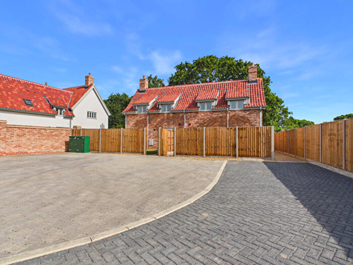 2 Bedroom Semi-Detached House For Sale In Nightingale Close, Knodishall, IP17