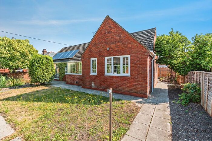 2 Bedroom Bungalow For Sale In Brokenford Avenue, Totton, Southampton, SO40