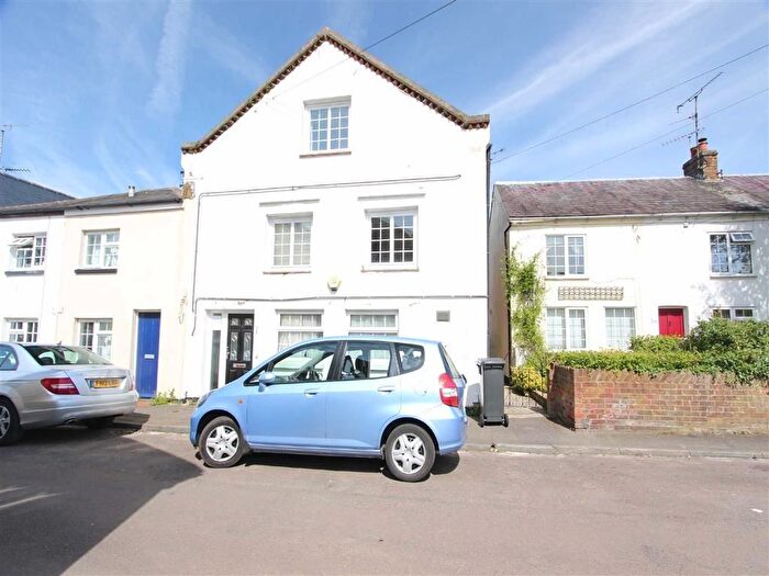 2 Bedroom Flat To Rent In King Street, Tring, HP23