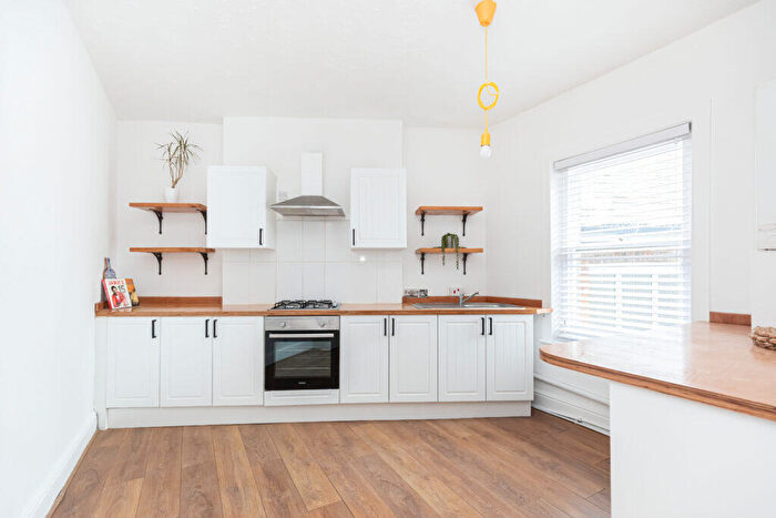 2 Bedroom Flat To Rent In Flat B, Commercial Road, Bournemouth, (near Durley Road & Top Of Poole Hill), BH2