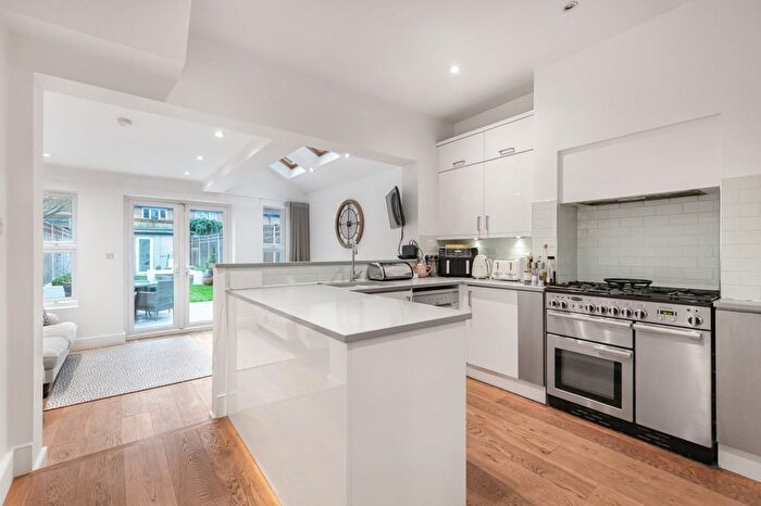 4 Bedroom Detached House For Sale In Franche Court Road, Earlsfield, London, SW17