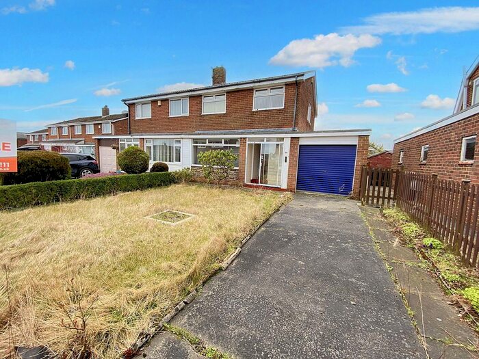 3 Bedroom Semi-Detached House For Sale In College View, Consett, DH8