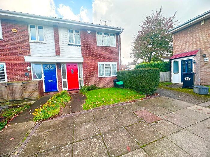 3 Bedroom End Of Terrace House To Rent In Wendover Way, Orpington, Kent, BR6