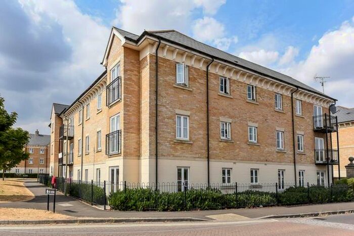 2 Bedroom Flat For Sale In Shilton Park, Carterton, Oxfordshire, OX18