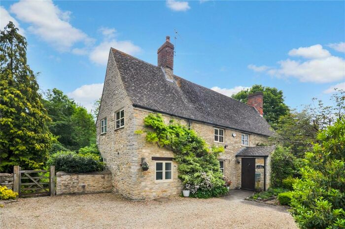 4 Bedroom Detached House To Rent In Ardley Road, Middleton Stoney, Bicester, Oxfordshire, OX25