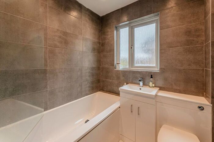 1 Bedroom Semi-Detached House For Sale In Thorne Close, Kidlington, OX5