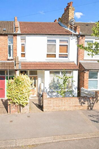 2 Bedroom Flat To Rent In Queen Mary Road, London, SE19