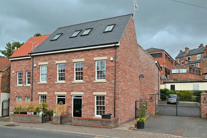 3 Bedroom End Of Terrace House To Rent In Cathedral Court, Ripon, HG4