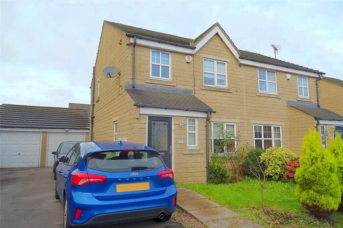 3 Bedroom Semi-Detached House To Rent In Woolcombers Way, Bradford, West Yorkshire, BD4