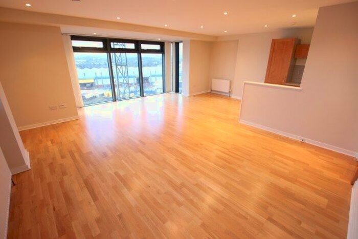 2 Bedroom Flat To Rent In Meadowside Quay Square, Glasgow, G11