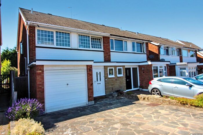 4 Bedroom Semi-Detached House To Rent In Crescent Gardens, Billericay, CM12