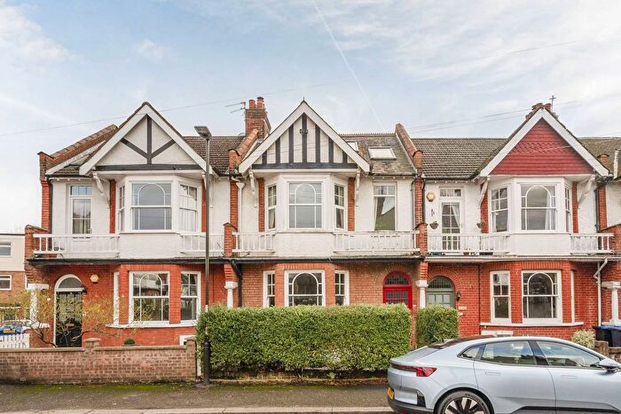 3 Bedroom Flat To Rent In Stanton Road, South Wimbledon, London, SW20