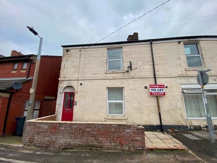 Studio To Rent In Bond Street, Trowbridge, Wiltshire, BA14