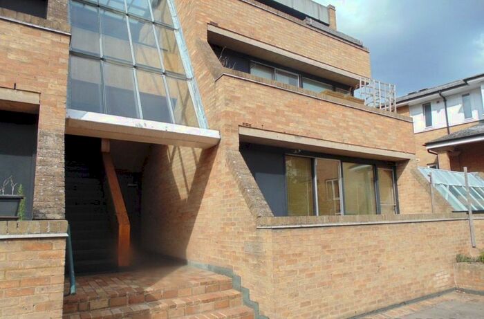 2 Bedroom Flat To Rent In Manor Place, Cambridge CB1