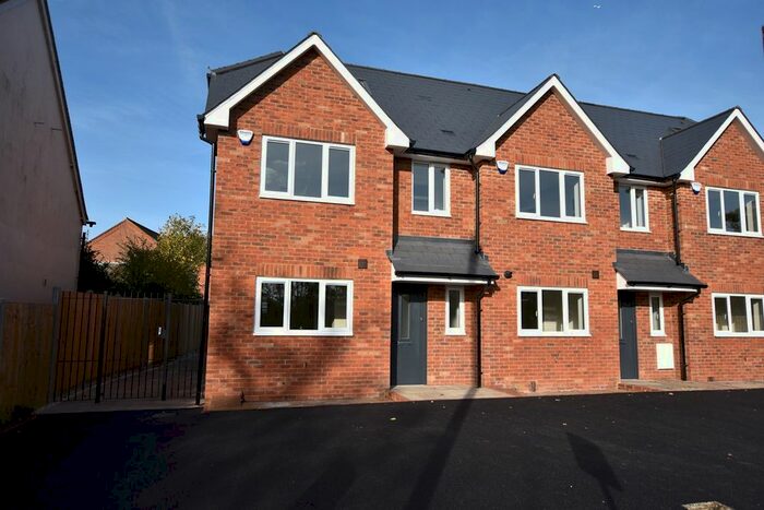 3 Bedroom End Of Terrace House To Rent In Holmwood, Forest Road, Binfield, RG42