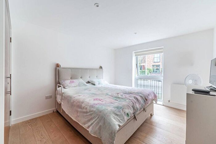 2 Bedroom Flat For Sale In Howard Road, Stanmore, HA7