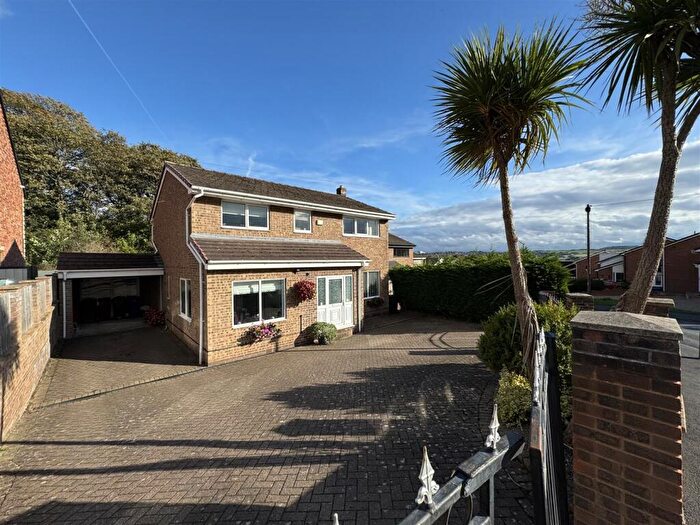 4 Bedroom Detached House For Sale In Oaks Farm Drive, Darton, S75