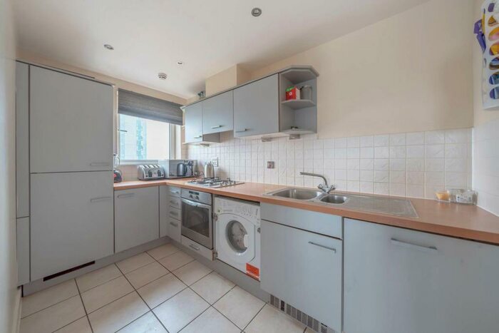 2 Bedroom Flat To Rent In Erebus Drive, Woolwich, London, SE28