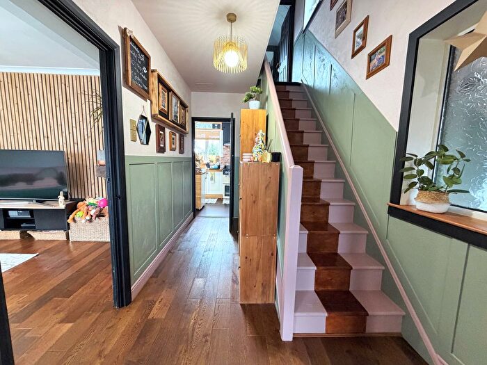 3 Bedroom Semi-Detached House For Sale In Holloway Road, Derby, DE24