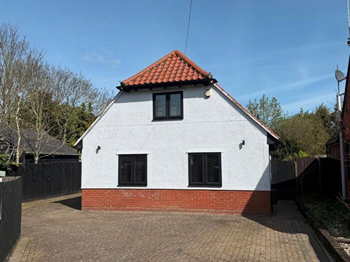 3 Bedroom Detached House For Sale In The Street, Kirby-le-soken, CO13
