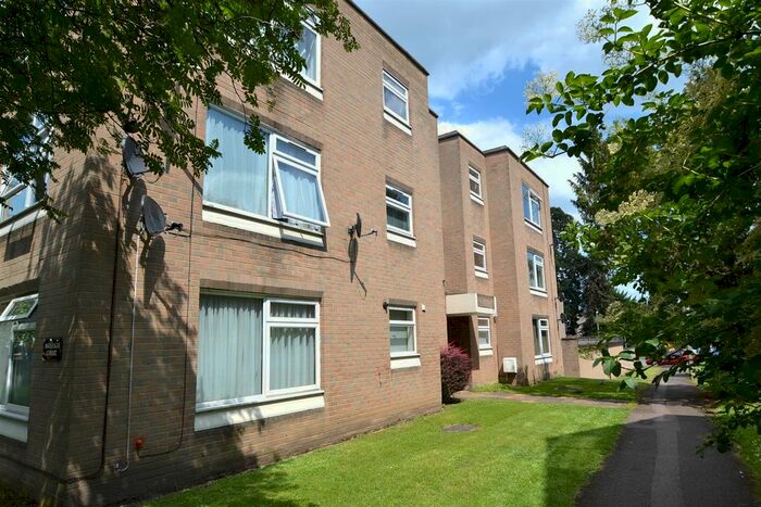 2 Bedroom Flat To Rent In Ashleigh Court, Rawdon Drive, Hoddesdon, Herts, EN11