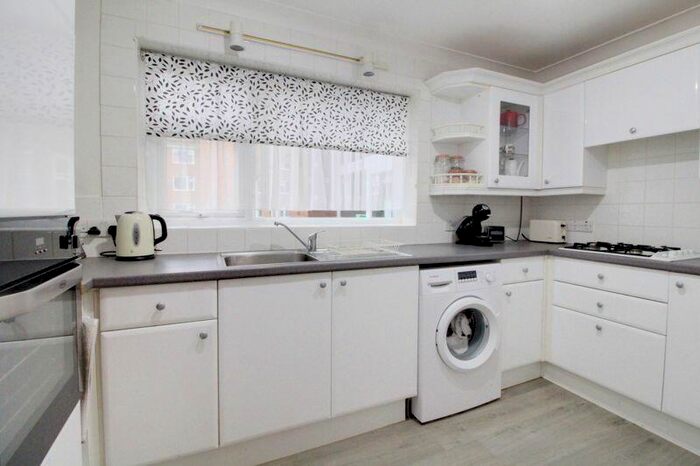 2 Bedroom Flat For Sale In Lambs Close, Cuffley, EN6