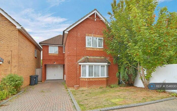 4 Bedroom Detached House To Rent In Abbott Close, Bournemouth, BH9