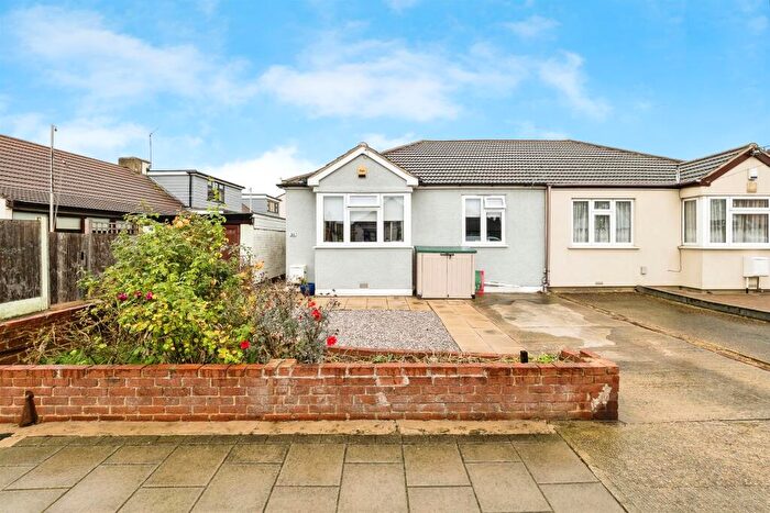 2 Bedroom Semi-Detached Bungalow For Sale In Betterton Road, Rainham, RM13