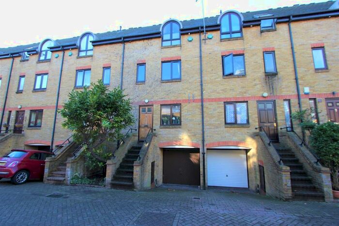 3 Bedroom Town House To Rent In Roding Mews, Wapping, E1W