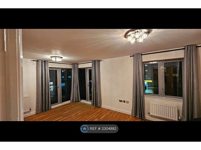 2 Bedroom Flat To Rent In Oakworth Avenue, Milton Keynes, MK10