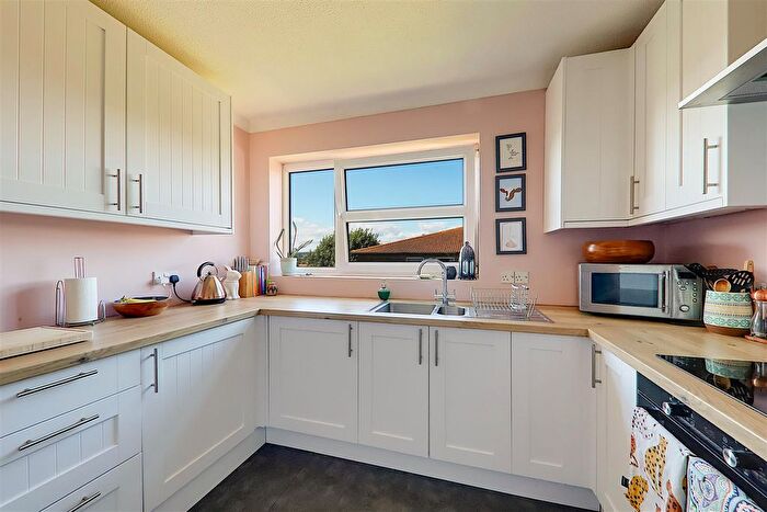 1 Bedroom Flat For Sale In Downview Road, Worthing, BN11