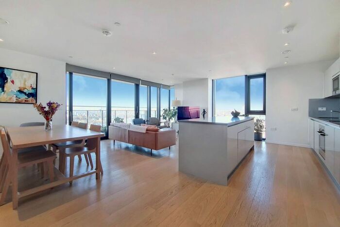 3 Bedroom Flat To Rent In St Gabriel Walk, Elephant And Castle, London, SE1