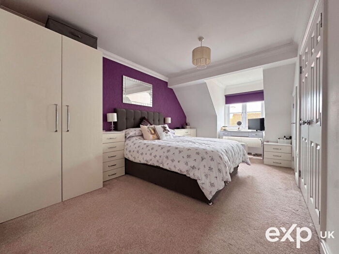 4 Bedroom Semi-Detached House For Sale In Discovery Drive, Kings Hill, West Malling, Kent, ME19