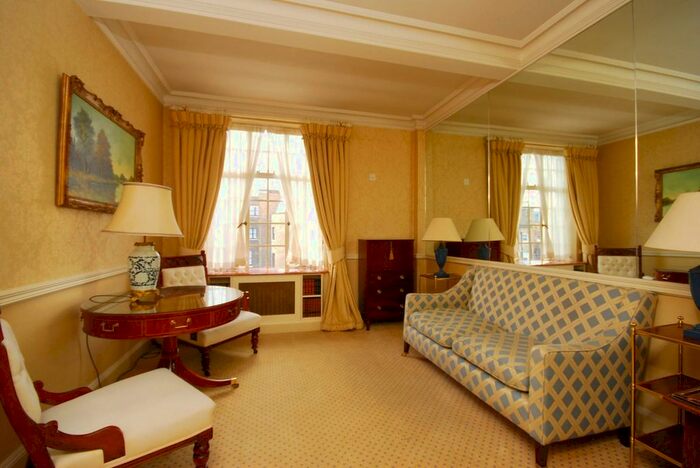 1 Bedroom Flat To Rent In Hallam Street, , Marylebone, London W, W1