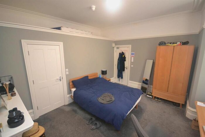 1 Bedroom Detached House To Rent In Craven Road, Reading, Berkshire, RG1