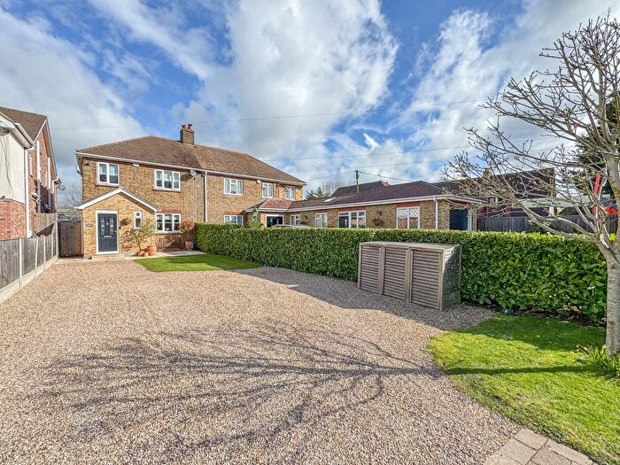 3 Bedroom Semi Detached House For Sale In Rectory Road, Rochford, SS4