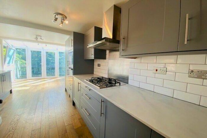 1 Bedroom Flat To Rent In Lea Road, Enfield, EN2