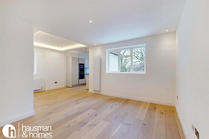 3 Bedroom Flat For Sale In Golders Gardens, NW11