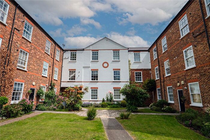 1 Bedroom Flat For Sale In Hampton Road, Teddington, TW11