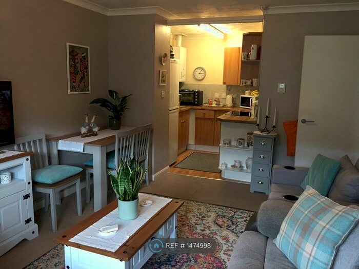 1 Bedroom Flat To Rent In Caterham, Caterham, CR3