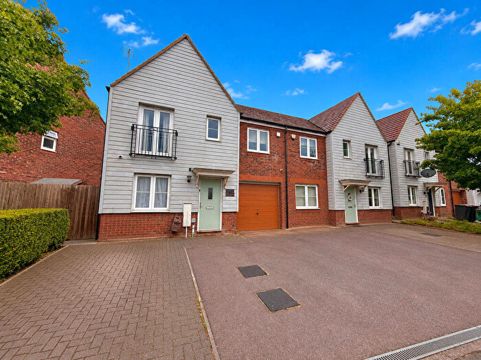 4 Bedroom Semi-Detached House For Sale In Lake View, Houghton Regis, Dunstable, LU5