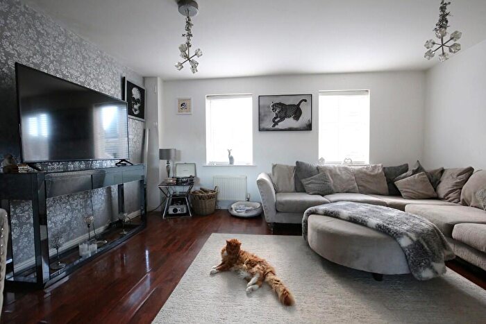 3 Bedroom Town House For Sale In Goodman Drive, Leighton Buzzard, Bedfordshire, LU7