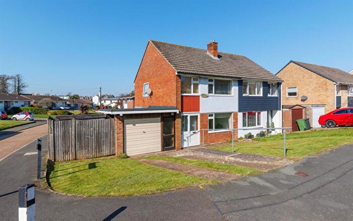3 Bedroom Semi Detached House For Sale In Chain Free And With Huge Potential - Oak Tree Way, East Cowes, PO32